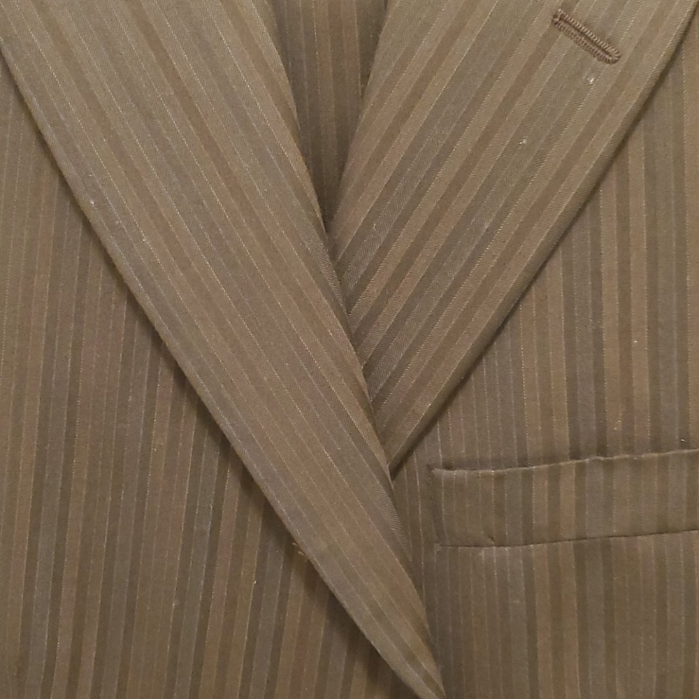 Men's Suit - Picture 2 of 5